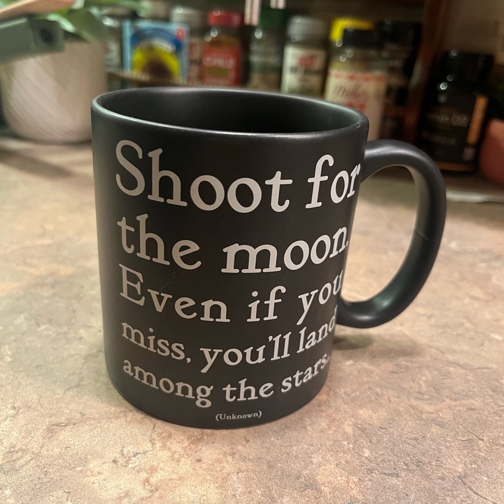 COFFEE MUG “Shoot for the moon. Even if you miss, you’ll land among the stars”☕️